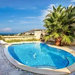 5 Bedroom Farmhouse With Private Pool & Views Дом отдыха