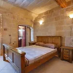 5 Bedroom Farmhouse With Private Pool & Views