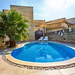 Дом отдыха 5 Bedroom Farmhouse With Private Pool & Views *