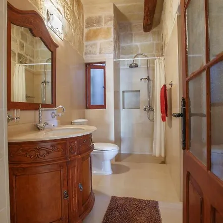 Case de vacanță 5 Bedroom Farmhouse With Private Pool & Views