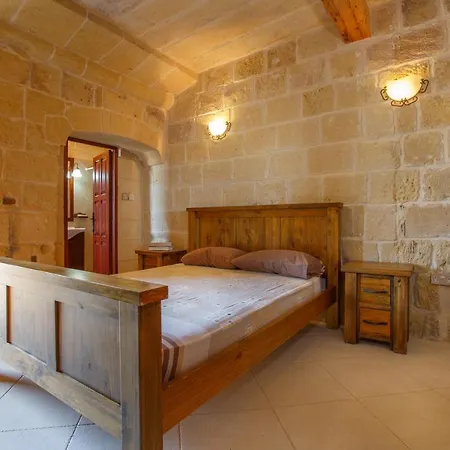 Case de vacanță 5 Bedroom Farmhouse With Private Pool & Views