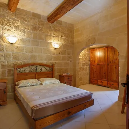 5 Bedroom Farmhouse With Private Pool & Views 度假居