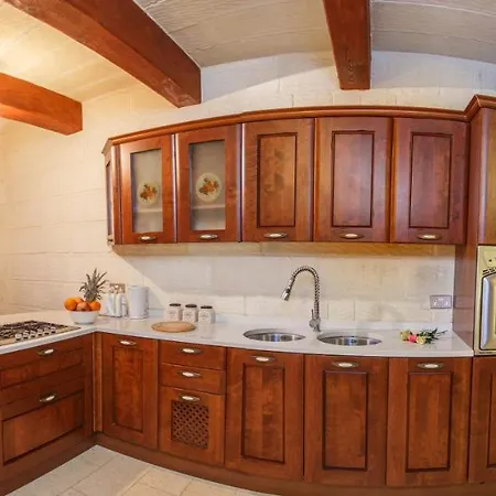 5 Bedroom Farmhouse With Private Pool & Views