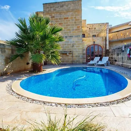 5 Bedroom Farmhouse With Private Pool & Views * Għarb